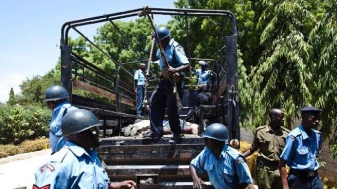 kenya-police-arrest-two-696x392
