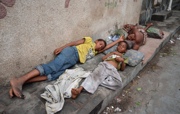People sleep in the open in Houdieda